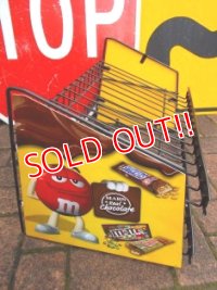 dp-120306-01 m&m's / Metal shelf