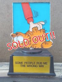 ct-130319-35 Garfield / AVIVA 70's Trophy "Some People Rub Me The Wrong Way"
