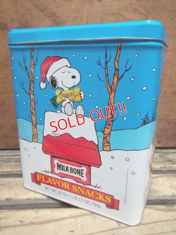 画像1: ct-130716-68 Snoopy / Nabisco Milk-Born Flavor Snacks Tin can