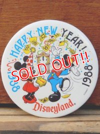 pb-909-05 Disneyland / 1988 Happy New Year Pinback