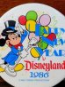 画像2: pb-909-03 Disneyland / 1986 Happy New Year Pinback (2)