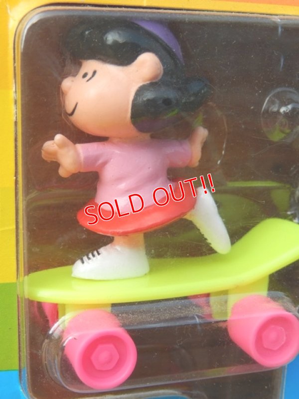 画像2: ct-130115-27 Snoopy / 80's Free Wheeling Action Skateboard w/ Lucy