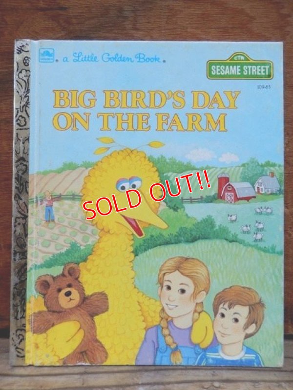 画像1: bk-130607-08 Sesame Street BIG BIRD'S DAY ON THE FARM / 80's Little Golden Books