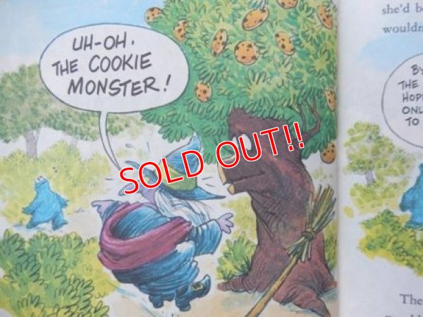 画像2: bk-130607-09 Sesame Street COOKIE MONSTER AND THE COOKIE TREE / 70's Little Golden Books