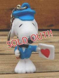 ct-131122-89 Snoopy / Whitman's 2003 PVC Keychain "Postman"