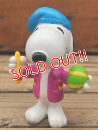 ct-131122-86 Snoopy / Whitman's 1998 PVC "Egg Painter (Green Egg)"