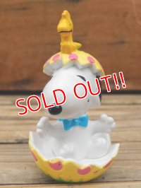 ct-131122-84 Snoopy / Whitman's 2001 PVC "Snoopy in Egg (Yellow)"