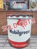 dp-131211-03 Mobilgrease / 40's-50's Oil can