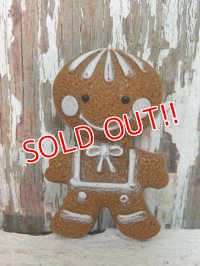 av-121023-07 AVON / 70's Fragrance Grace Pins "Gingerbread Man"