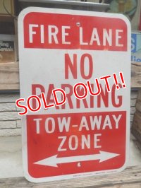 dp-140606-01 Road sign "FIRE LANE NO PARKING"