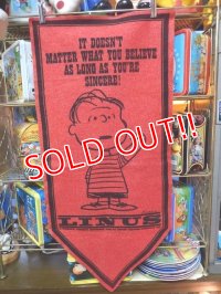 ct-140617-02 PEANUTS / 60's Banner "Linus" Red