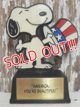 ct-141028-20 Snoopy / AVIVA 70's Trophy "America, You're Beautiful!"