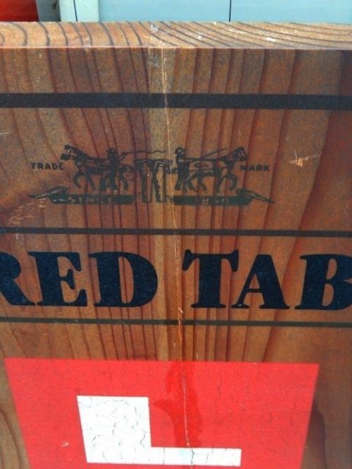 他の写真3: dp-141201-02 Levi's / Red Tab Wood sign (as is)