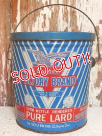 dp-150311-19 Sucher's Victory Bland / Vintage Lard Can