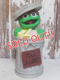 ct-150922-05 Oscar the Grouch / 90's Bank