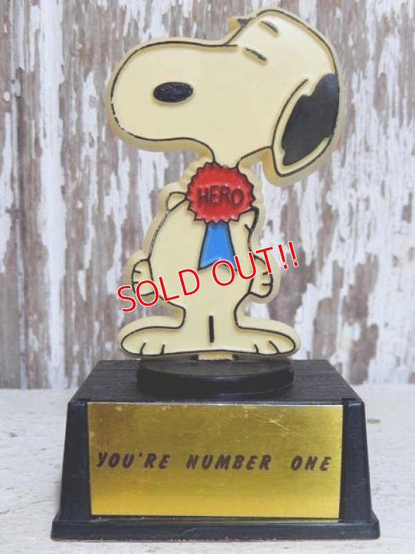 画像1: ct-151103-25 Snoopy / AVIVA 70's Trophy "You're Number One"
