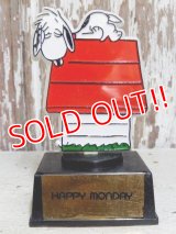 ct-151103-26 Snoopy / AVIVA 70's Trophy "Happy Monday"