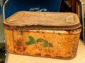 dp-160201-18 Vintage Bread Box