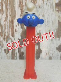 pz-130917-04 Smurf / 80's PEZ Dispenser "Thin feet Red Stem"