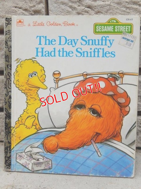 画像1: bk-160615-01 Sesame Street The Day Snuffy Had the Sniffles / 80's Little Golden Book
