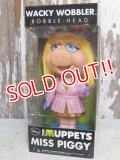 ct-161201-05 Funko Wacky Wobbler / The Muppets "Miss Piggy"