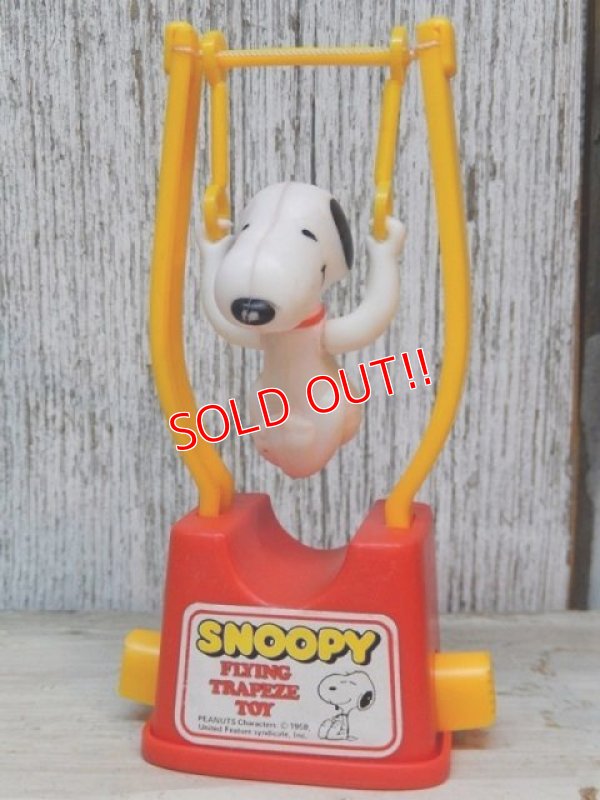 画像1: ct-161218-09 Snoopy / AVIVA 70's Flying Trapeze Toy