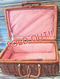 dp-170308-13 Vintage Picnic Basket
