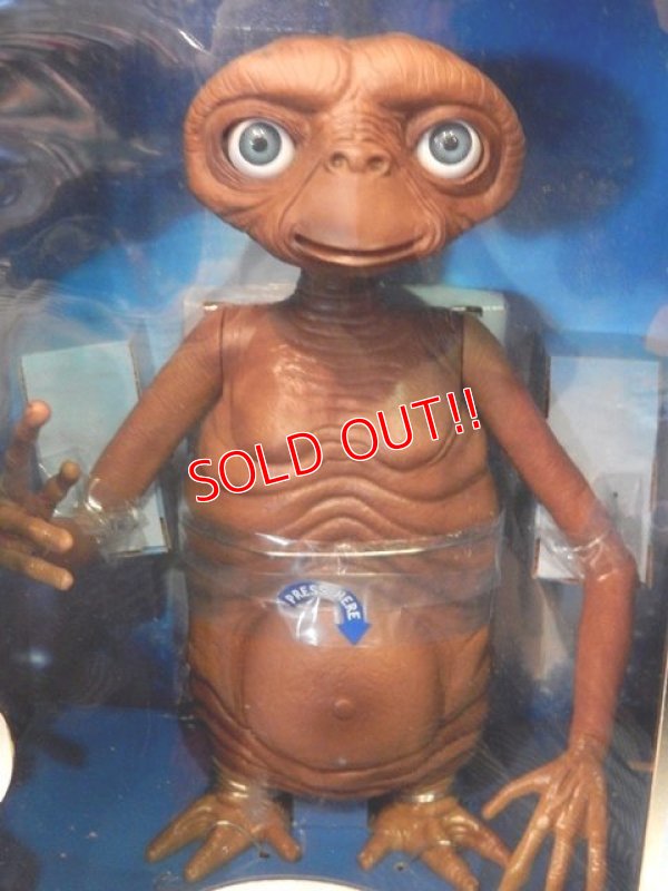 画像2: ct-170501-11 E.T. / 2002 TOYS"R"US Exclusively Animaltronic E.T.