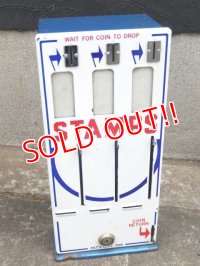 dp-170501-03 Vintage Stamps Vending Machine