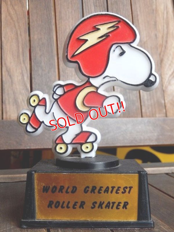 画像1: ct-171206-49 Snoopy / AVIVA 1970's Trophy "World Greatest Roller Skater"