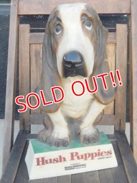 ct-180110-15 Hush Puppies / 1970's Store Display