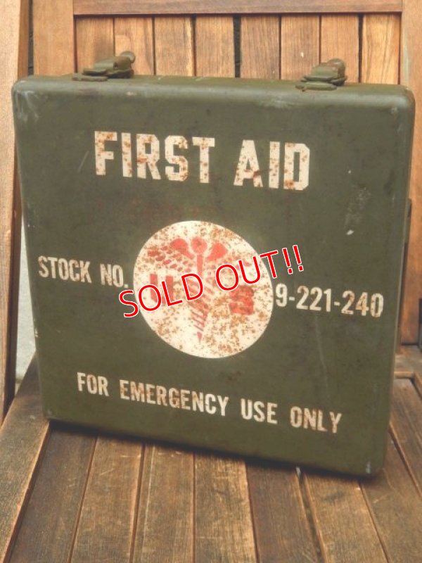 画像1: dp-180201-13 1940's U.S.FIRST AID KIT BOX