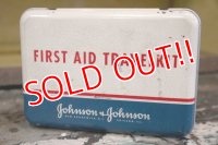 dp-180302-02 Johnson & Johnson / 1950's First Aid Kit Box