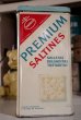 画像2: dp-180302-24 Nabisco / Premium Saltine Crackers 1960's-1970's Tin Can (2)