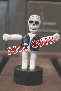 ct-180514-53 Skull / Push Puppet
