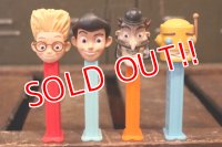 pz-130917-04 Meet the Robinson / PEZ Dispenser Set