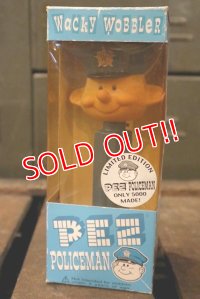 pz-130917-04 Funko Wacky Wobbler / PEZ Policeman