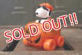nt-180701-07 Snoopy Joe Cool / Jack-o'- Lantern Candy Container Car