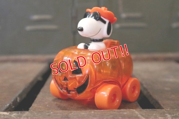 画像1: nt-180701-07 Snoopy Joe Cool / Jack-o'- Lantern Candy Container Car