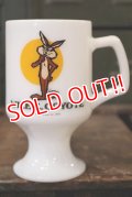 kt-180802-02 Wile E. Coyote / Federal 1970's Footed Mug