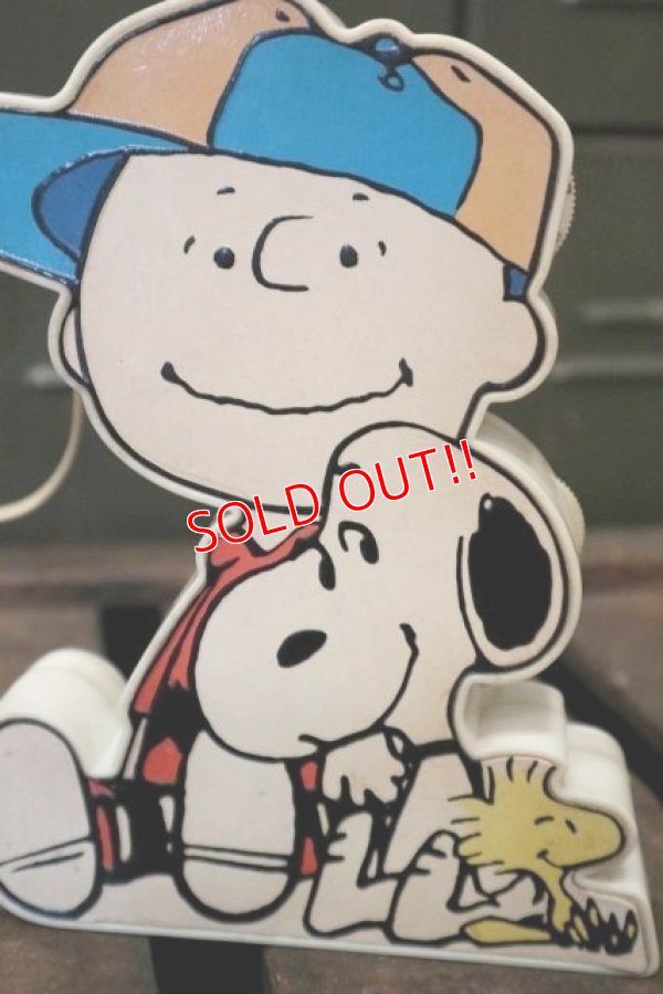 画像2: ct-180901-163 Snoopy & Charlie Brown / 1970's Portable Radio 【JUNK】