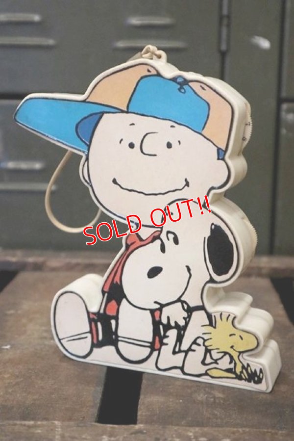 画像1: ct-180901-163 Snoopy & Charlie Brown / 1970's Portable Radio 【JUNK】