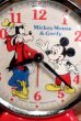 画像2: ct-190101-60 Mickey Mouse & Goofy / Bradley 1970's Alarm Clock (2)