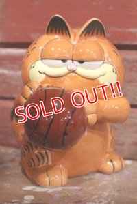 ct-190301-15 Garfield / 1980's Ceramic Coin Bank "Basketball"