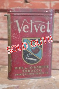 dp-190301-42 Velvet / Pipe and Cigarette 1940's Can