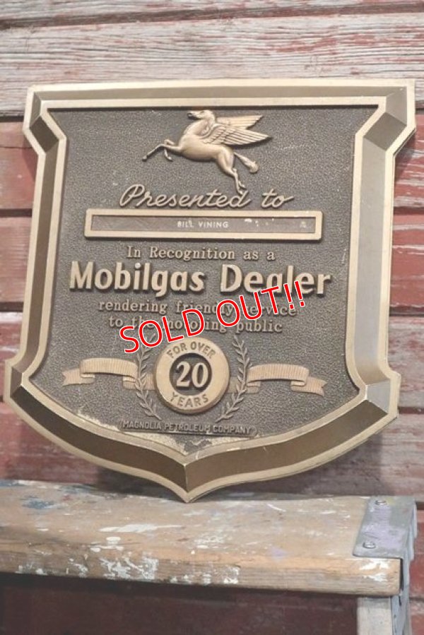 画像1: dp-190401-08 【↓30%OFF!! PRICE DOWN↓】Mobilgas Dealer Vintage Award Shield