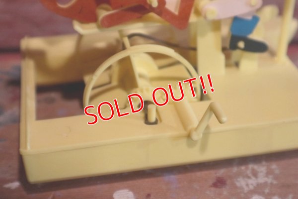 画像7: ct-190401-95 Cap'n Crunch / 1970's Plastic Paddle Boat Toy