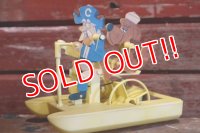 ct-190401-95 Cap'n Crunch / 1970's Plastic Paddle Boat Toy