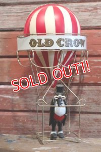 ct-190401-17 OLD CROW / Vintage Balloon Display