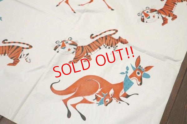 画像4: ct-190401-12 Kellogg's / Tony the Tiger 1960's Vinyl Table Sheet